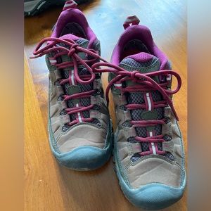 Keen women’s hiking shoe, size 6.5